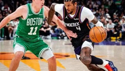 开云娱乐-杰伦格林提前进入“暮年”！41岁老阿姨女友遭“围攻”！|波士顿凯尔特人队|德拉蒙德-格林|菲尼克斯太阳队|纽约尼克斯队|休斯敦火箭队_新浪体育_新浪新闻